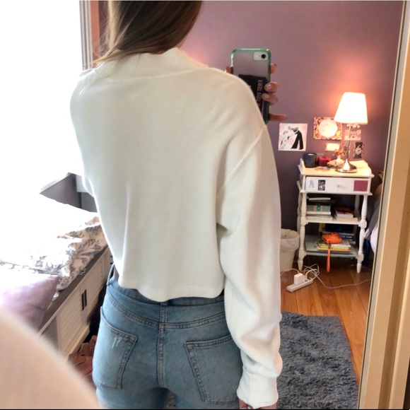 ***SOLD***Super Cute White Cropped Sweater💫 - Picture 2 of 5